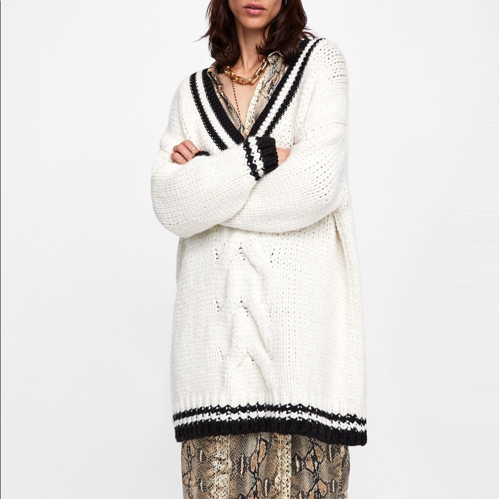 CHUNKY COZY OVERSIZED V-STRIPED SWEATER